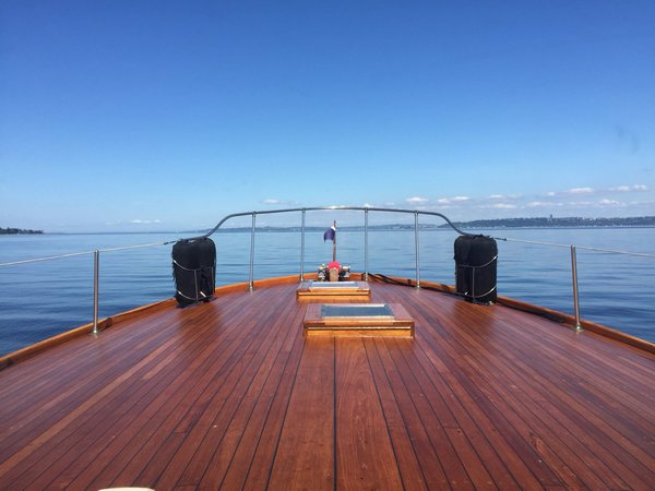 Bainbridge Island yacht rental services in WA near 98110